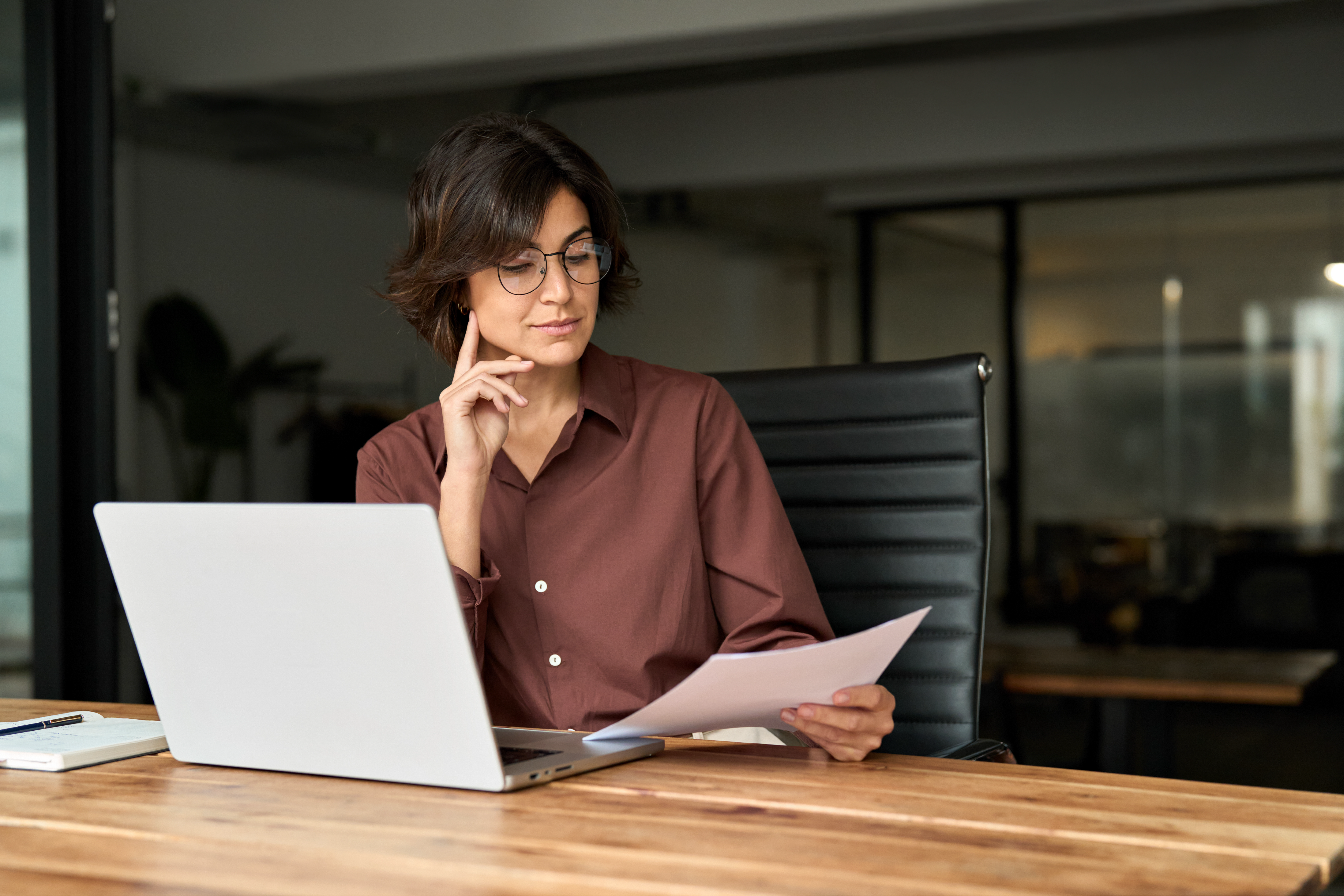 Cualquier persona con contactos empresariales